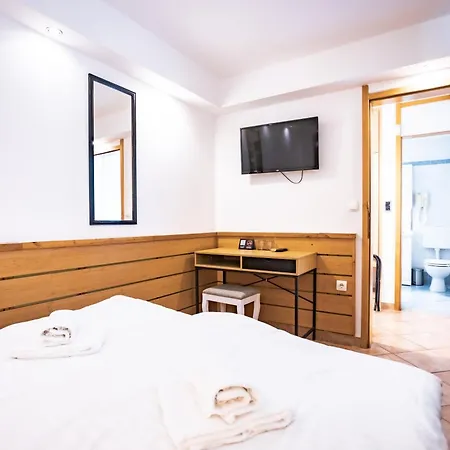 Hotel &