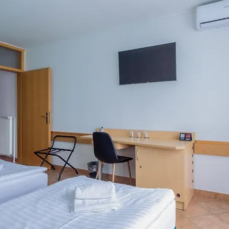Hotel & 3*