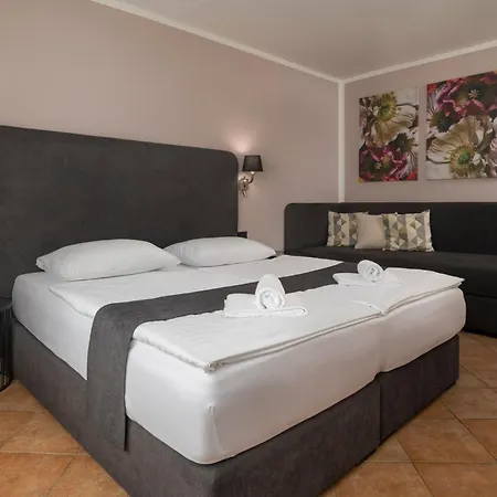 Hotel & 3*