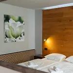 Hotel & 3*