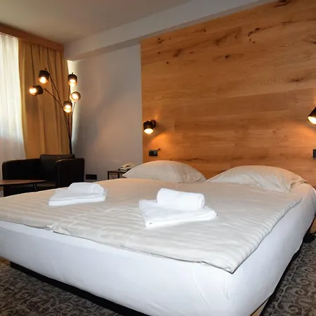 Hotel &