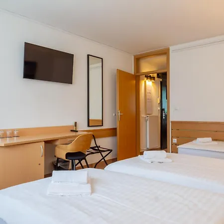Hotel & 3*