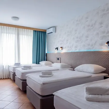 Hotel & 3*