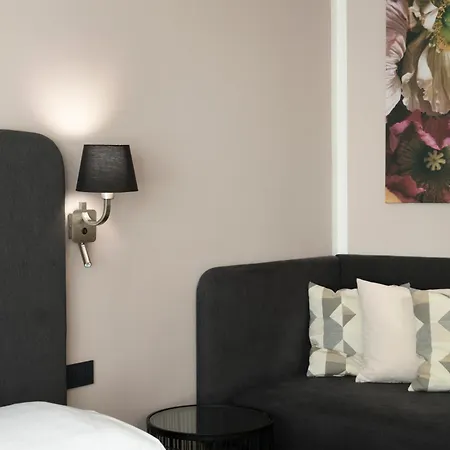 & Hotel 3*