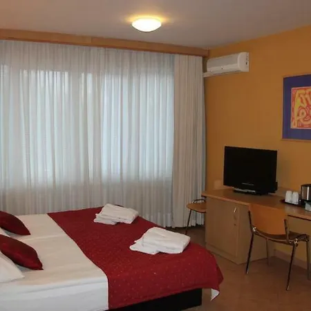 Hotel & 3*
