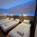 Hotel & 3*